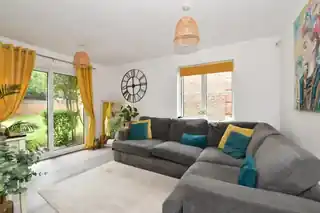 27 Evelyn Way, photo 2