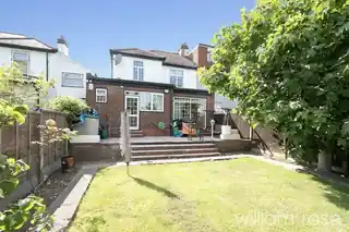 27 Greenheys Drive, photo 4