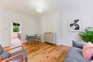 27 Holsworthy Square, photo 4