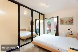 27 Hunt Close, photo 4