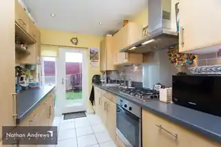 27 Hunt Close, photo 2