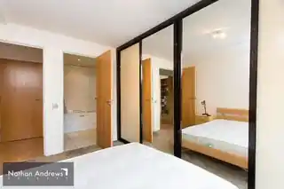 27 Hunt Close, photo 3