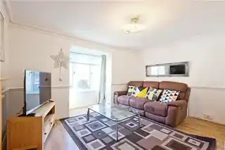 27 Manor Close, photo 2
