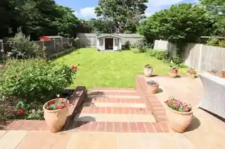 27 Nursery Close, photo 2