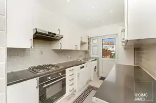 27 Petersfield Close, photo 3