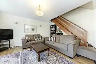 27 Pevensey Close, photo 2