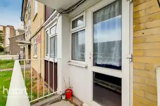 27 Pridham Road, photo 3