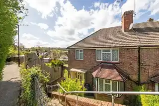 27 Roffey Close, photo 3