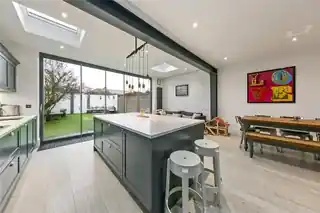 27 Somerton Avenue, photo 4