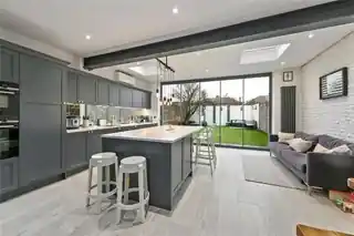 27 Somerton Avenue, photo 2