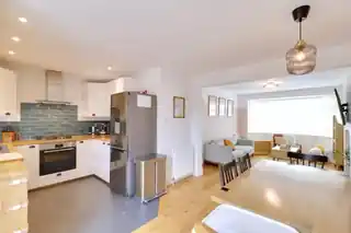 27 South Hall Drive, photo 3