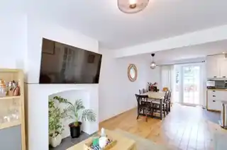 27 South Hall Drive, photo 2