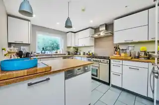 27 St Aidans Road, photo 4