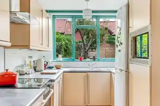27 Toyne Way, photo 3