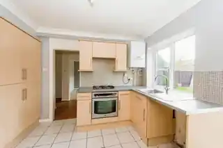 27 Trevor Close, photo 3