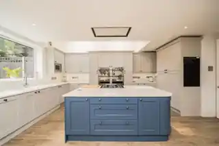 27 Westwell Road, photo 2