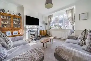 27 Woodyates Road, photo 2