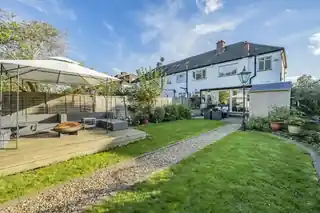 27 Woodyates Road, photo 3