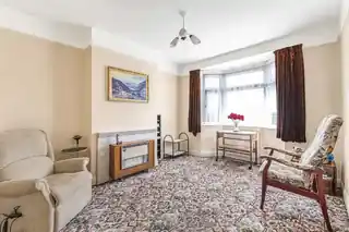 271 Burnt Oak Lane, photo 2