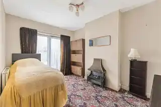 271 Burnt Oak Lane, photo 3