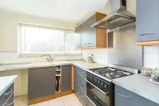 274 High Road, photo 2