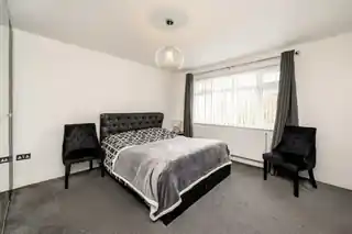 276 Bowes Road, photo 3