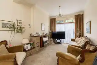 279 Henley Road, photo 2