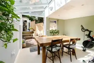 27A Mountgrove Road, photo 2