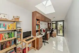 27B Frithwood Avenue, photo 4