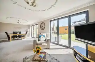 28 Abbey Wood Lane, photo 3