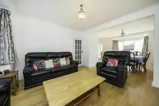 28 Alderwick Drive, photo 3