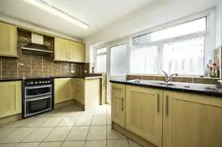 28 Alderwick Drive, photo 2