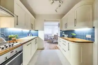 28 Arnold Crescent, photo 4