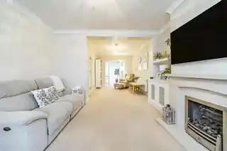 28 Arnold Crescent, photo 3