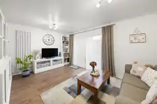 28 Bannister Close, photo 3