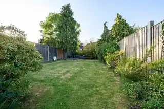 28 Bawtry Road, photo 3