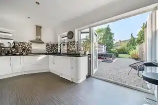 28 Bawtry Road, photo 4