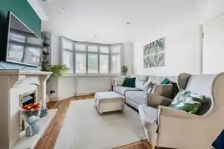 28 Bawtry Road, photo 2