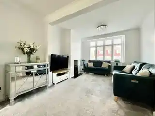 28 Beechcroft Road, photo 2