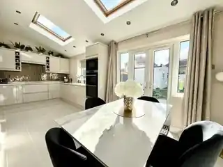 28 Beechcroft Road, photo 3