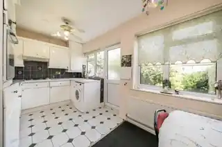 28 Brinsworth Close, photo 3