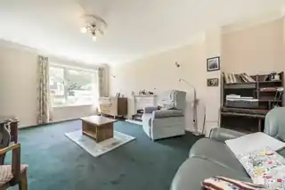 28 Brinsworth Close, photo 2