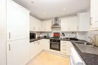 28 Butler Farm Close, photo 3