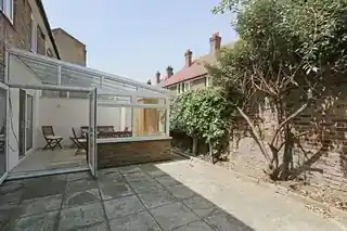 28 Chancellors Road, photo 2