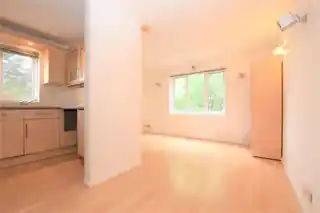 28 Crystal Way, photo 2
