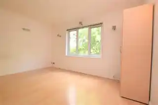 28 Crystal Way, photo 3