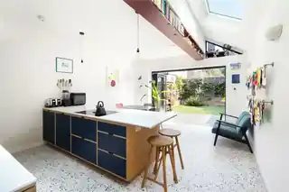 28 Daubeney Road, photo 3