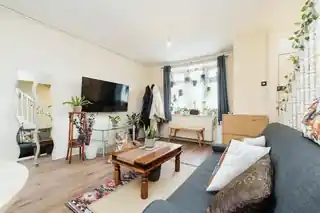 28 Egham Road, photo 2