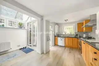 28 Enbrook Street, photo 2