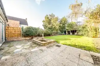 28 Eversley Crescent, photo 3